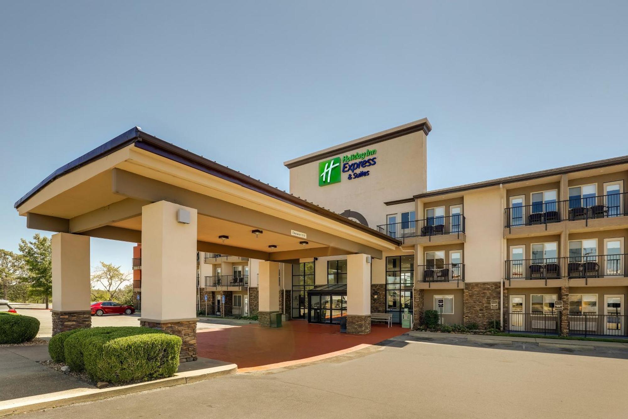 Holiday Inn Express Hotel & Suites Branson 76 Central, An Ihg Hotel Exterior photo